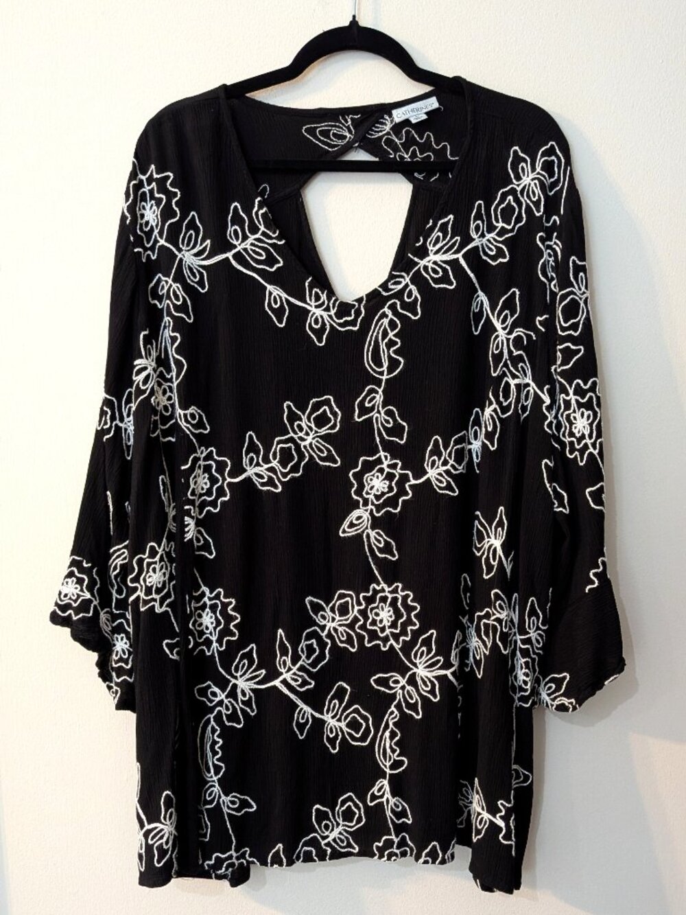 Catherines Women’s Black & White Embroidered Peasant Top – Size 4X